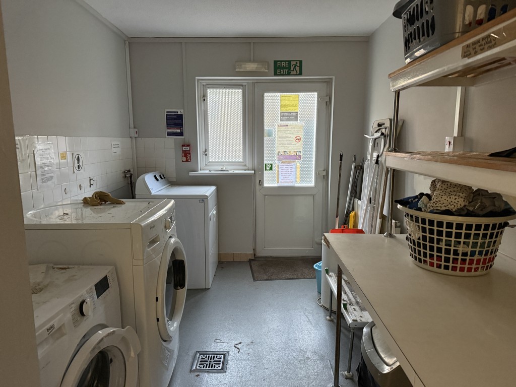 Lot: 20 - SUBSTANTIAL DETACHED BLOCK OF 23 UNITS ON 0.47 ACRES WITH DEVELOPMENT POTENTIAL - Communal Laundry